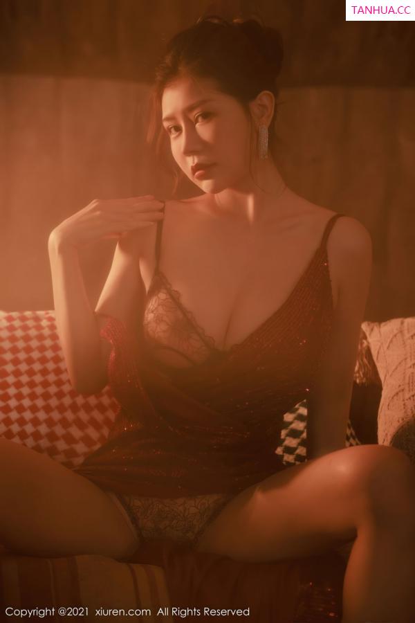 尹甜甜  [XiuRen]高清写真图 2021.12.20 No.4357 尹甜甜第3张图片